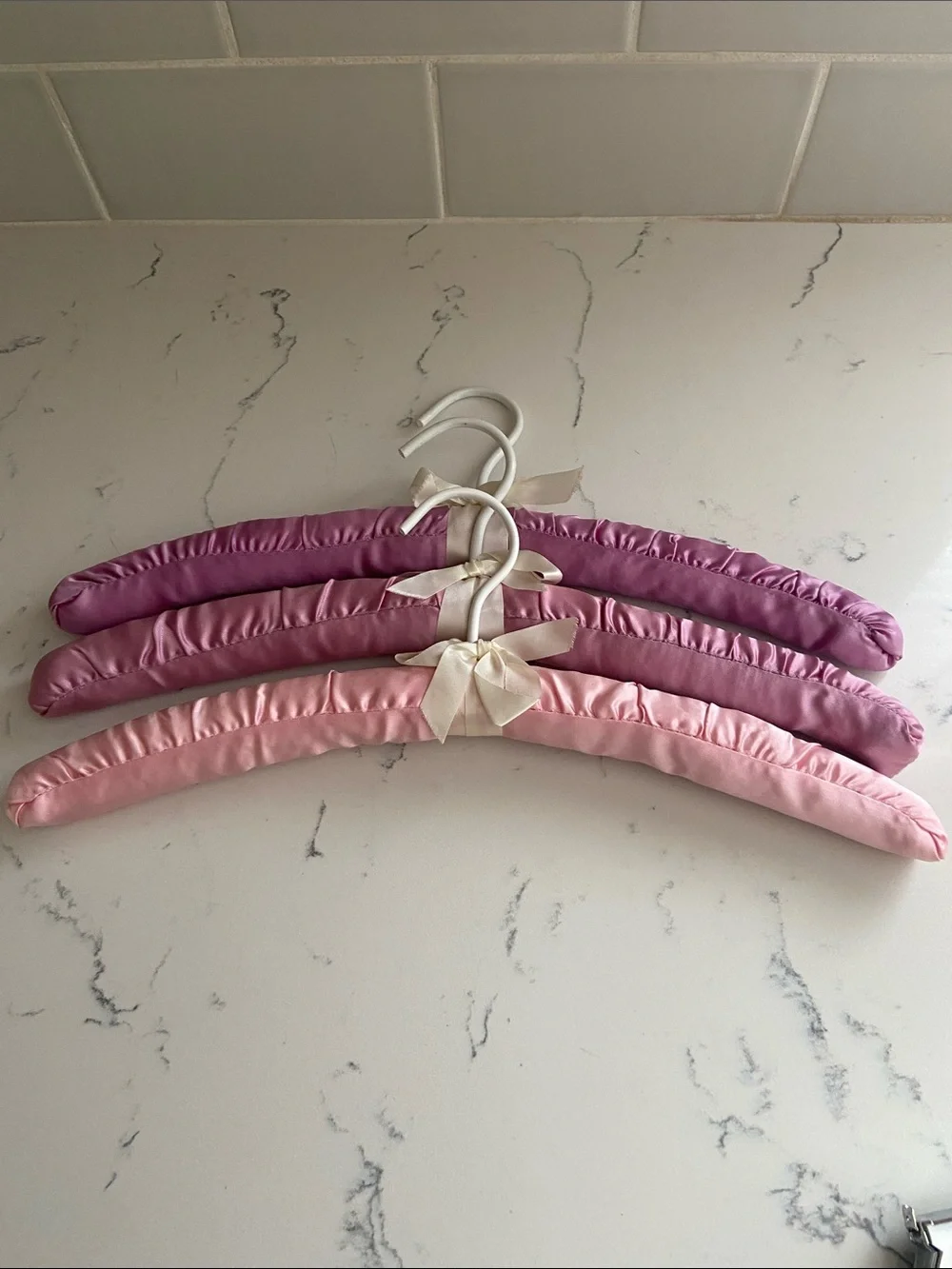 Vintage Satin Padded Clothes Hangers Set of 3 Pink & Mauve Ribbon Bow Closet Sto